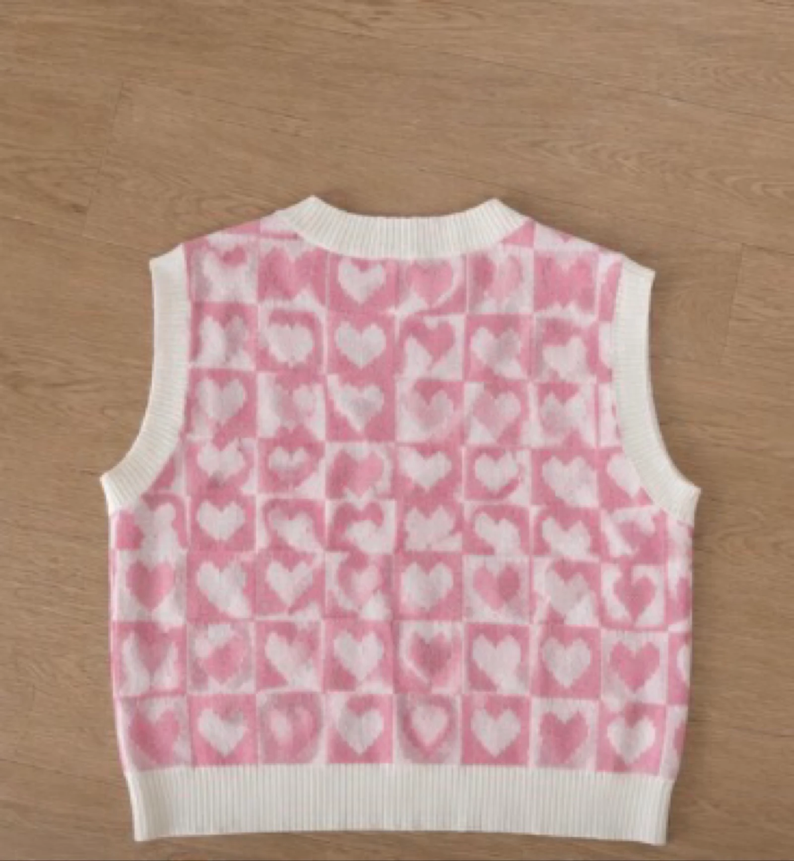 Pull sans manches rose à motifs cœurs – photo 2